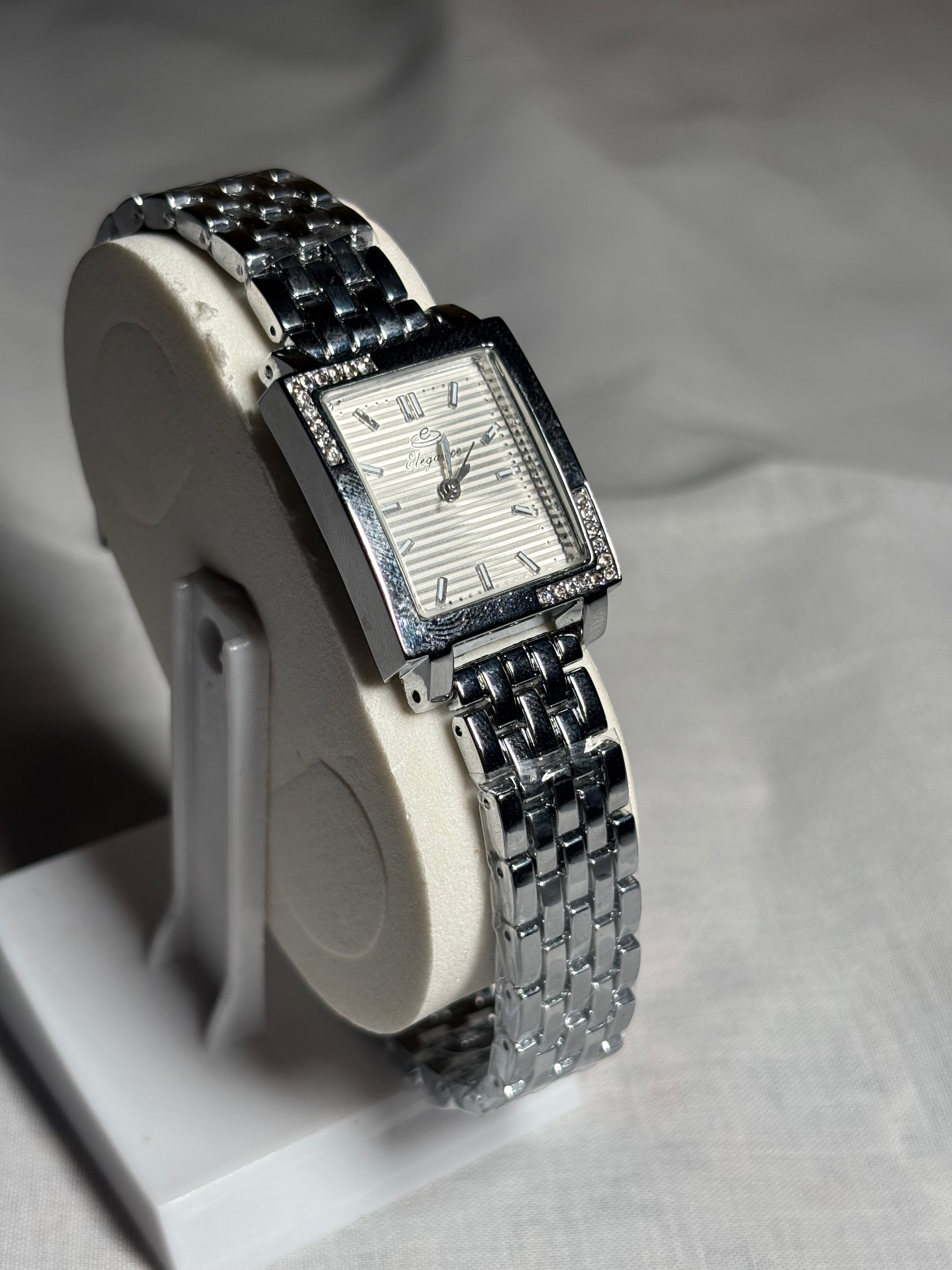Silver Elegance watch with white dial